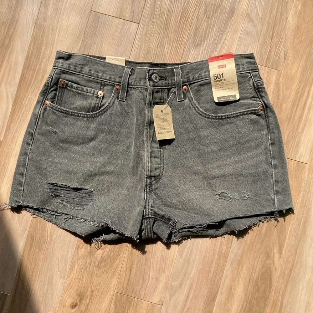 Relisted Levi’s distressed high rise 501 jean cotton cutoff denim short size 32 - Picture 6 of 17